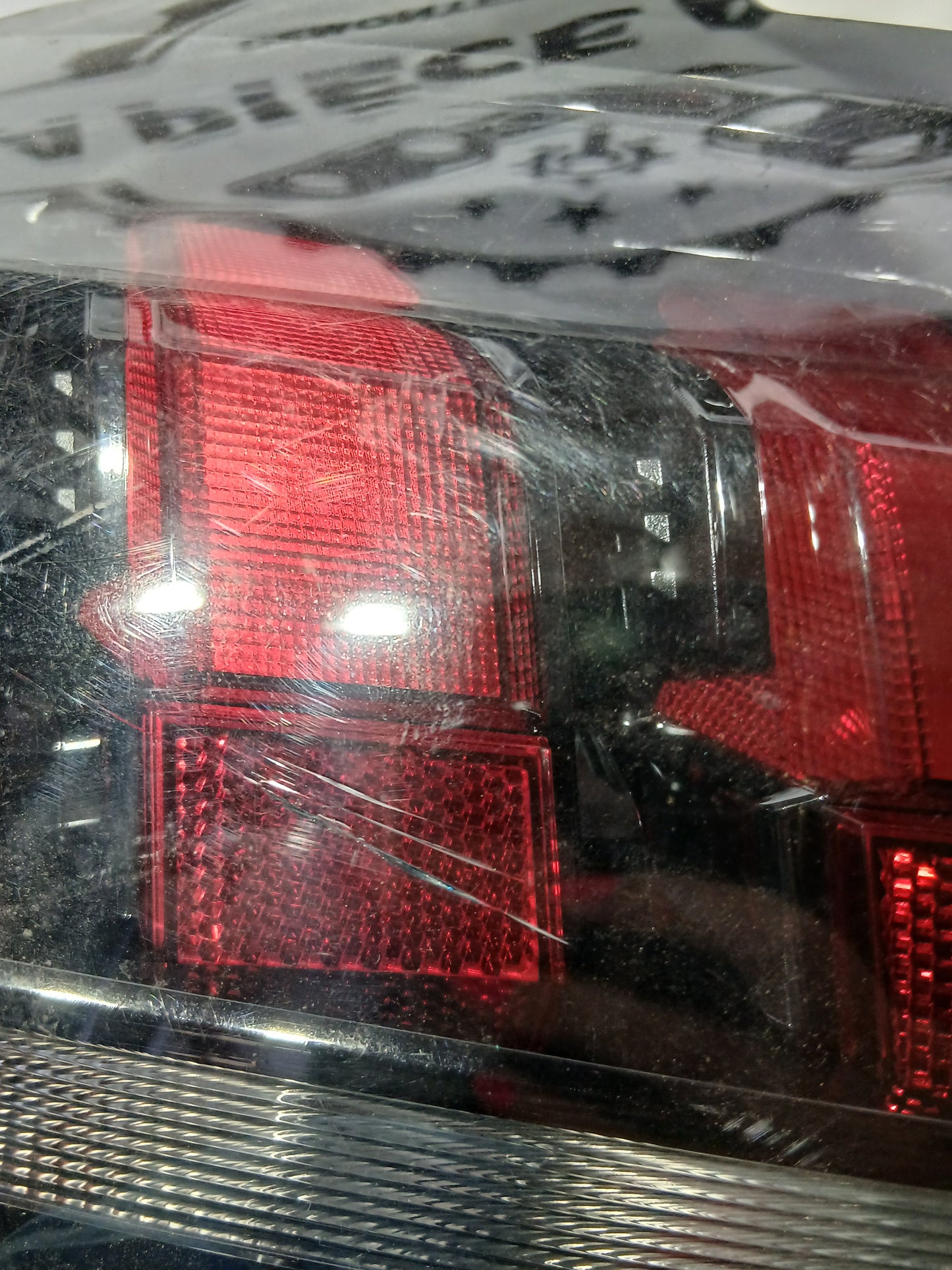 Feux arrière gauche Peugeot 208 2