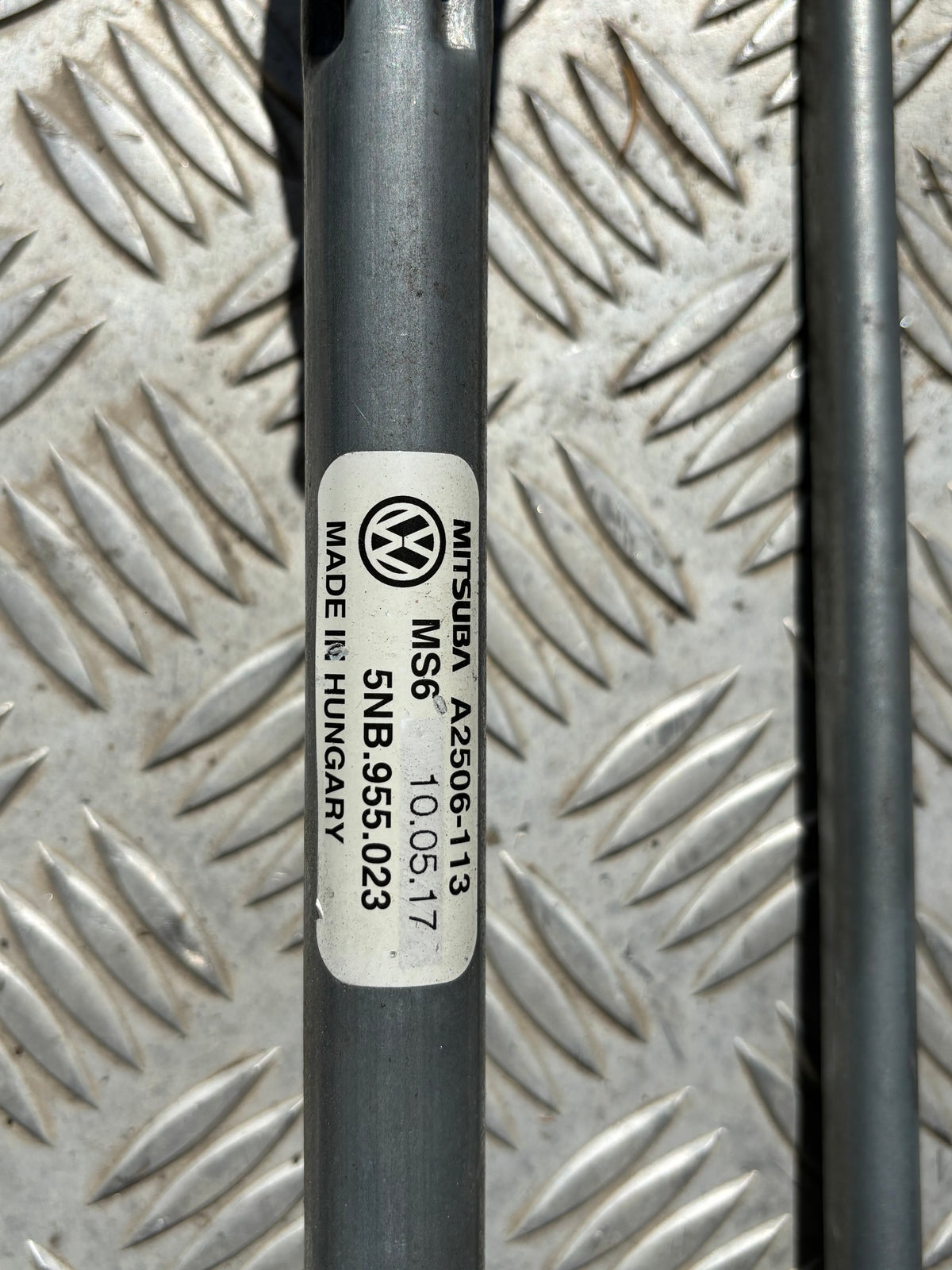 Tringlerie et moteur d’essuie-glaces Volkswagen Tiguan — photo 2
